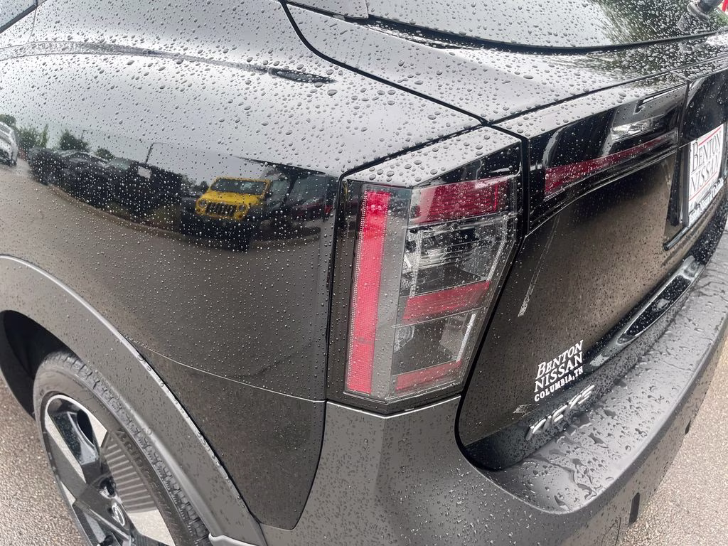 2026 Super Black Nissan Kicks SR FWD SUV