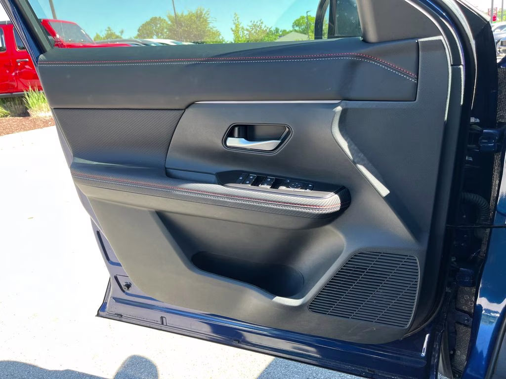 2025 Deep Blue Pearl/Gun Metallic Nissan Kicks SR FWD SUV