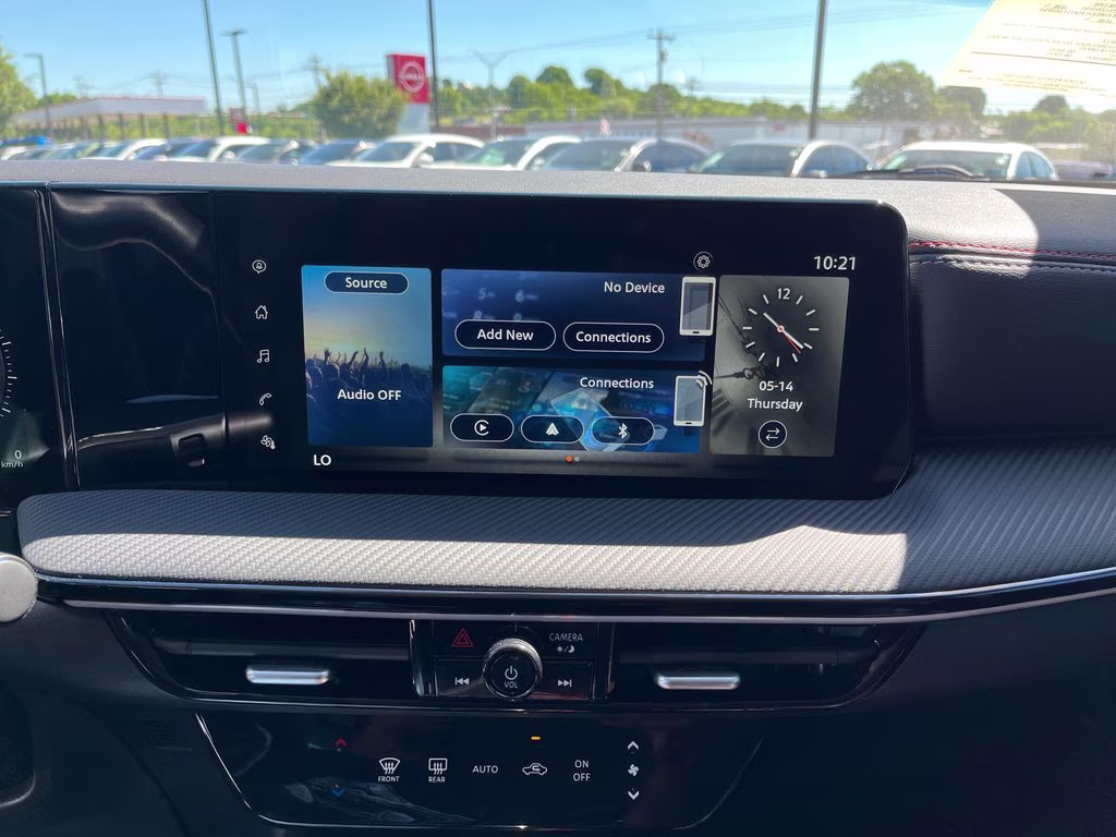 2025 Deep Blue Pearl/Gun Metallic Nissan Kicks SR FWD SUV