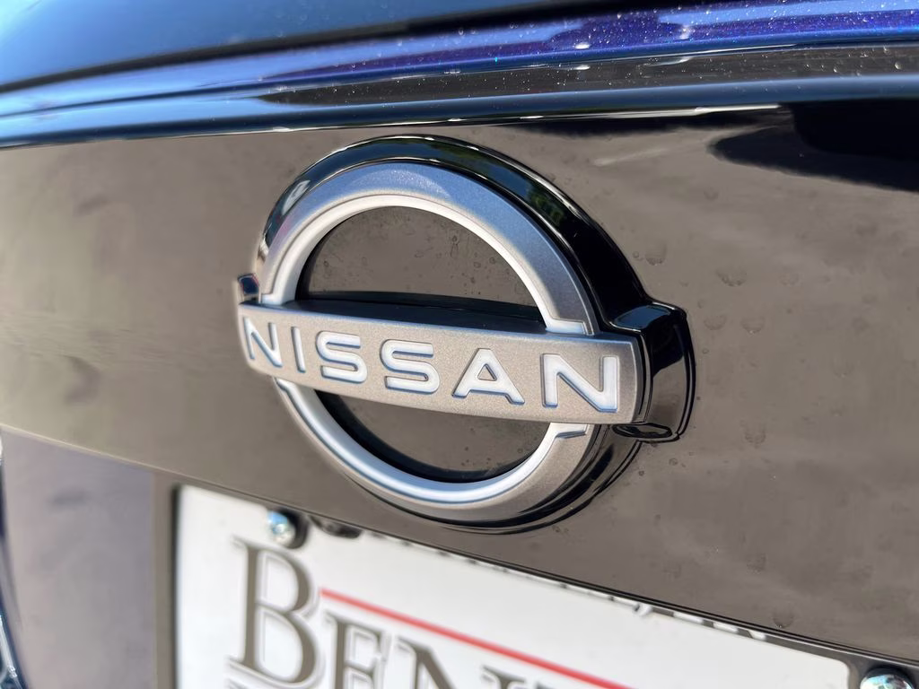 2025 Deep Blue Pearl/Gun Metallic Nissan Kicks SR FWD SUV