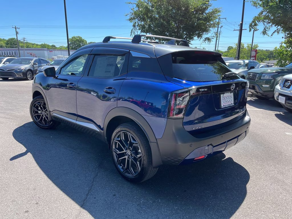 2025 Deep Blue Pearl/Gun Metallic Nissan Kicks SR FWD SUV