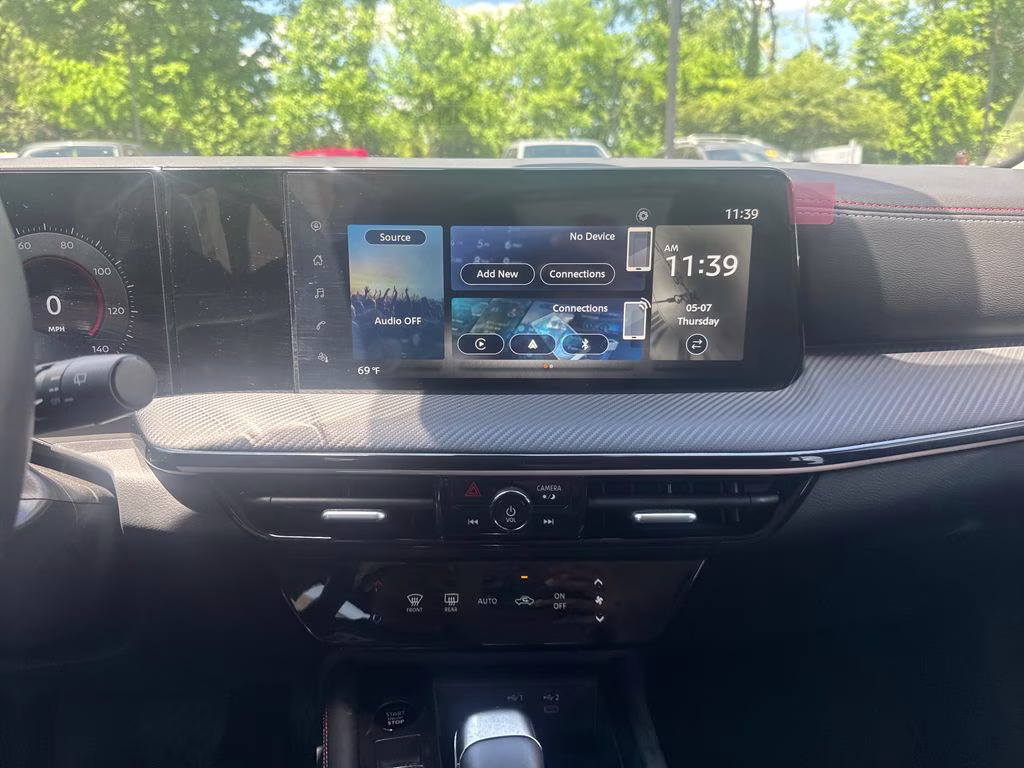 2025 Super Black Nissan Kicks SR FWD SUV
