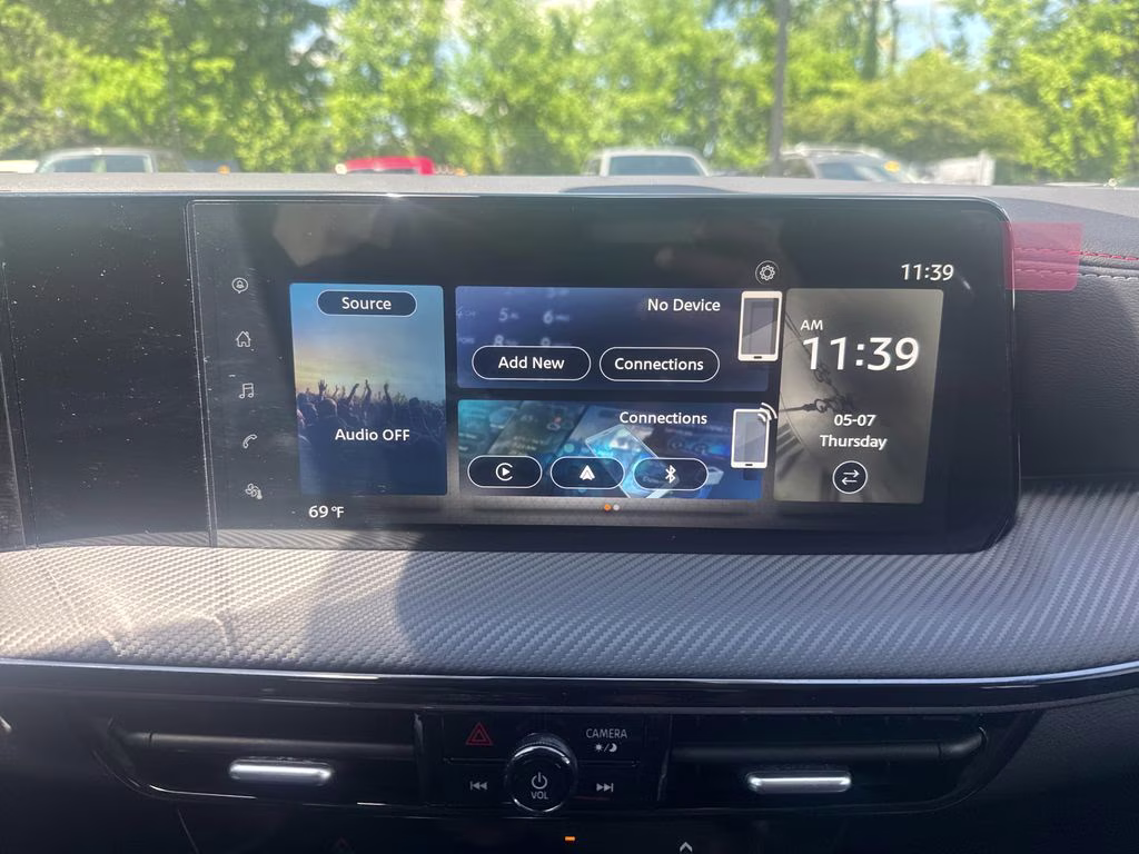 2025 Super Black Nissan Kicks SR FWD SUV