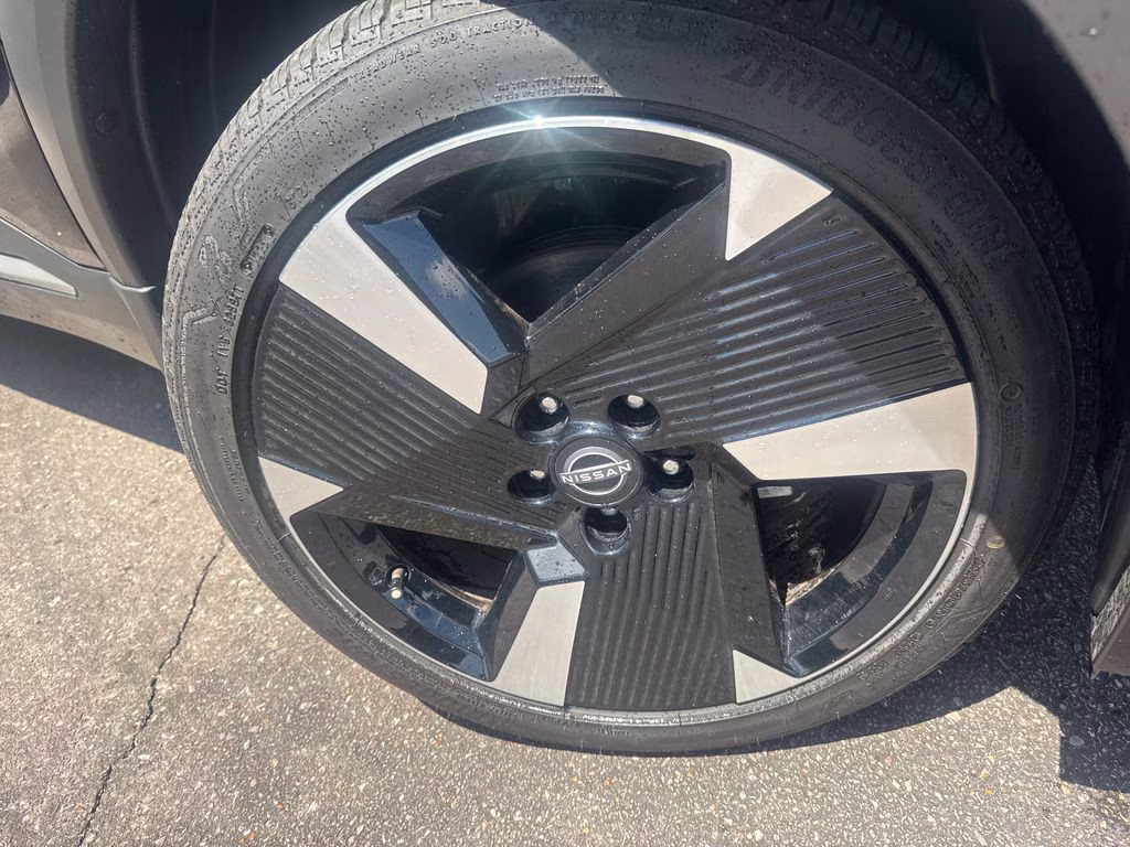2025 Super Black Nissan Kicks SR FWD SUV