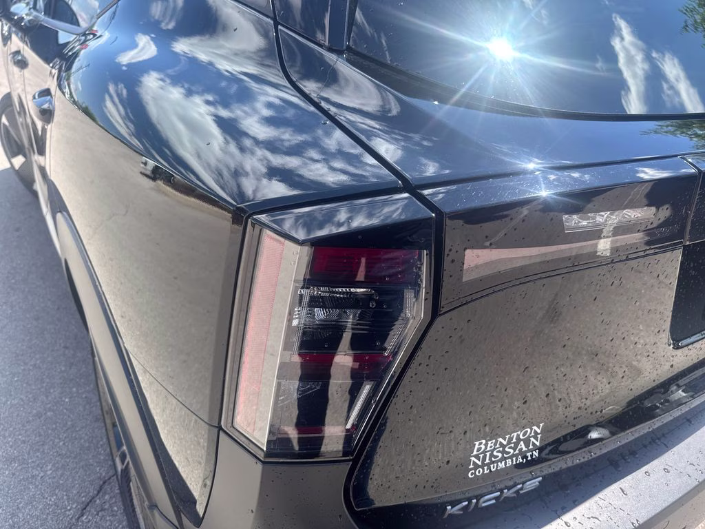 2025 Super Black Nissan Kicks SR FWD SUV