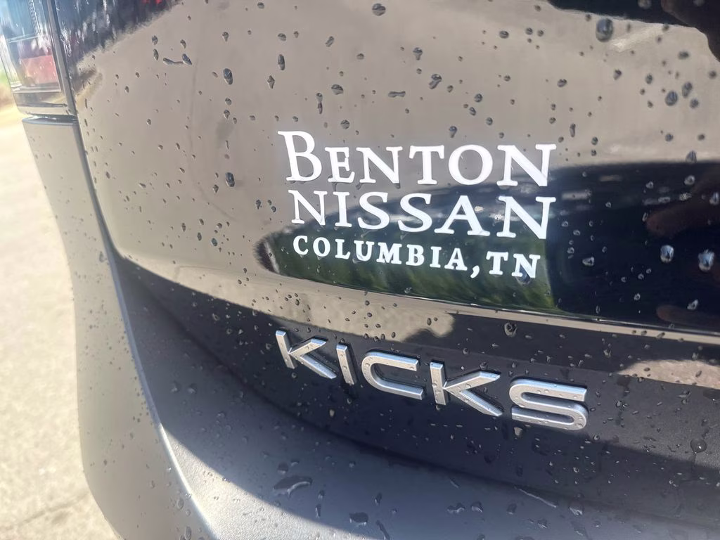 2025 Super Black Nissan Kicks SR FWD SUV