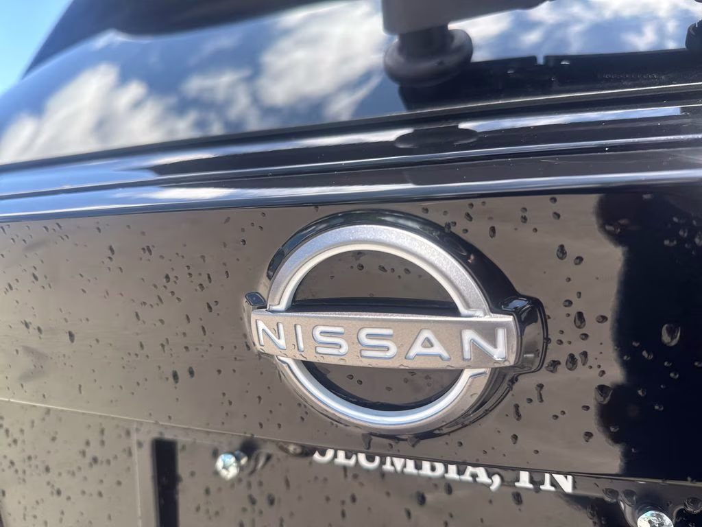 2025 Super Black Nissan Kicks SR FWD SUV