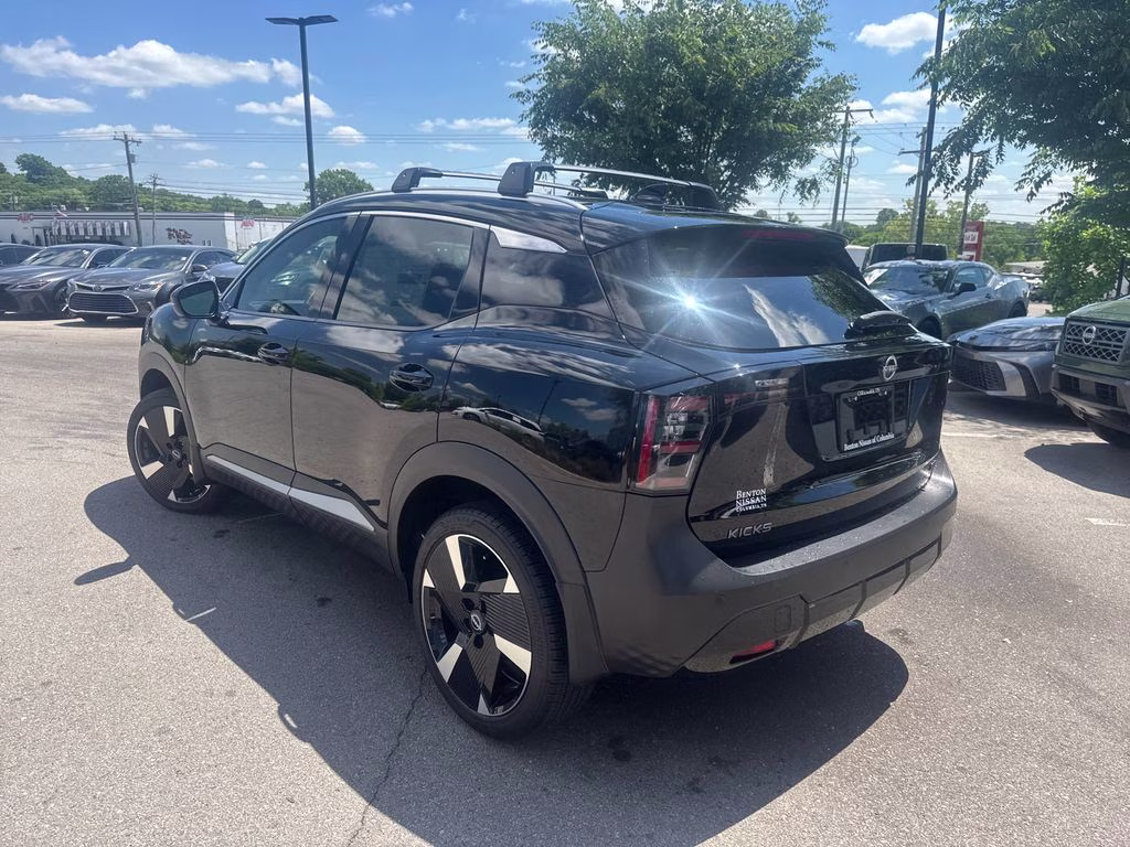 2025 Super Black Nissan Kicks SR FWD SUV