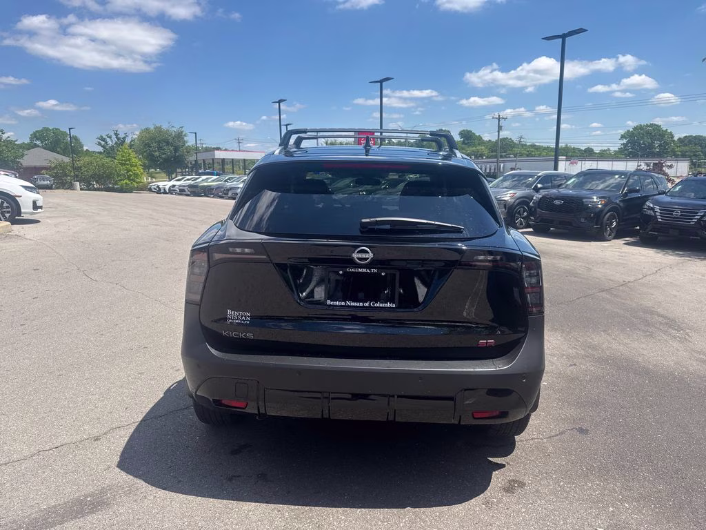 2025 Super Black Nissan Kicks SR FWD SUV