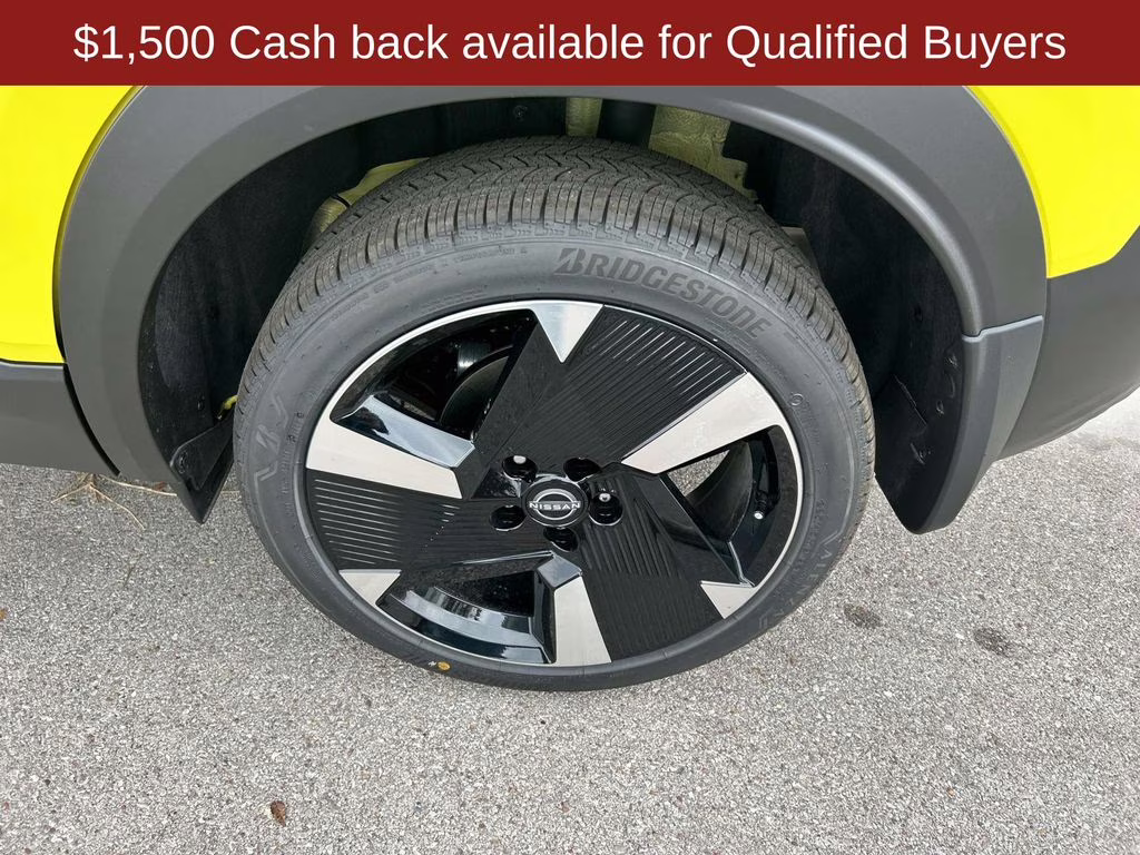 2026 Yuzu Yellow/Super Black Nissan Kicks SR FWD SUV