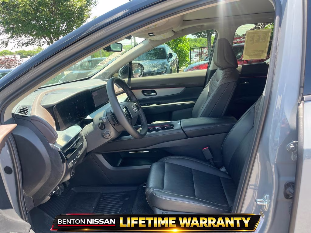 2025 Boulder Gray Pearl/Super Black Nissan Murano Platinum AWD SUV