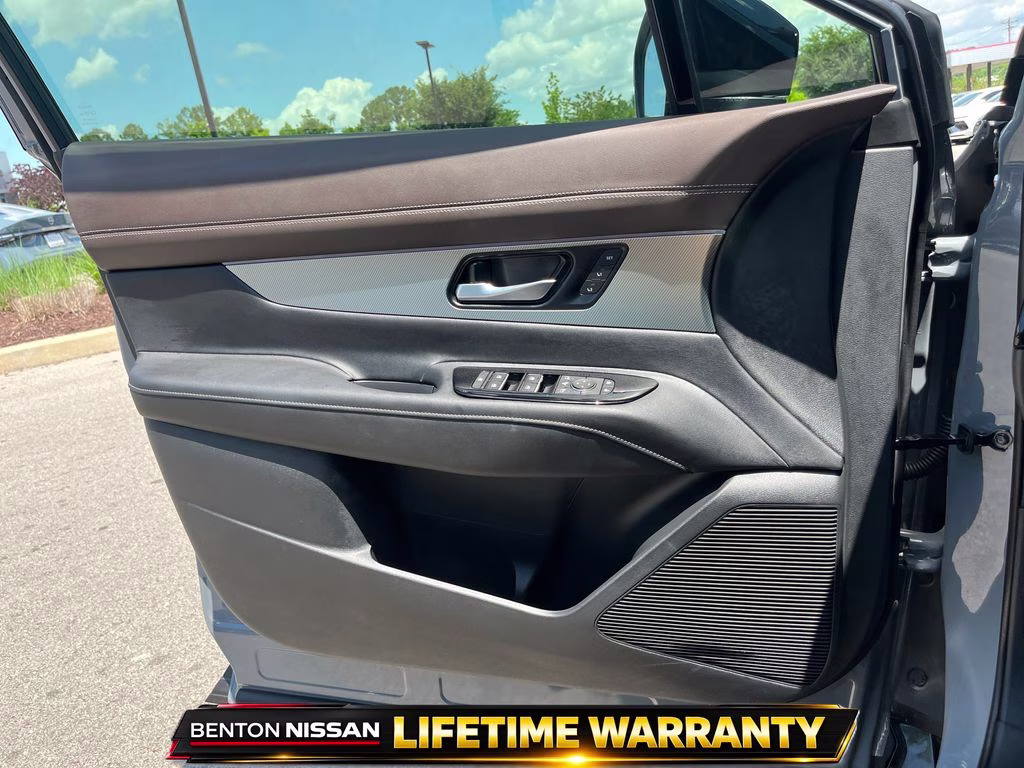 2025 Boulder Gray Pearl/Super Black Nissan Murano Platinum AWD SUV