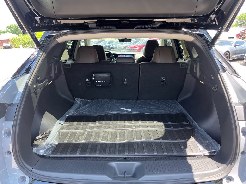 2025 Boulder Gray Pearl/Super Black Nissan Murano Platinum AWD SUV