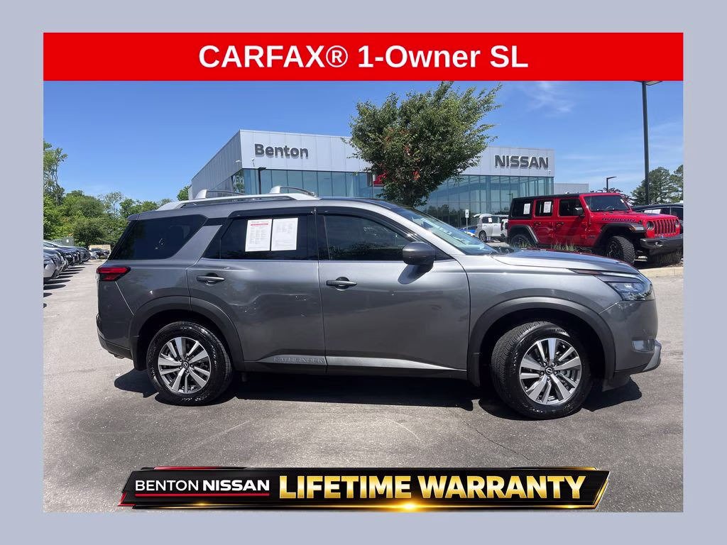 2025 Nissan Pathfinder SL 4WD's photo