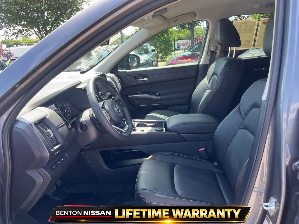 2025 Gun Metallic Nissan Pathfinder SL 4X4 SUV