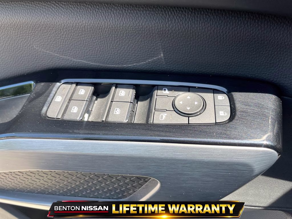 2025 Gun Metallic Nissan Pathfinder SL 4X4 SUV