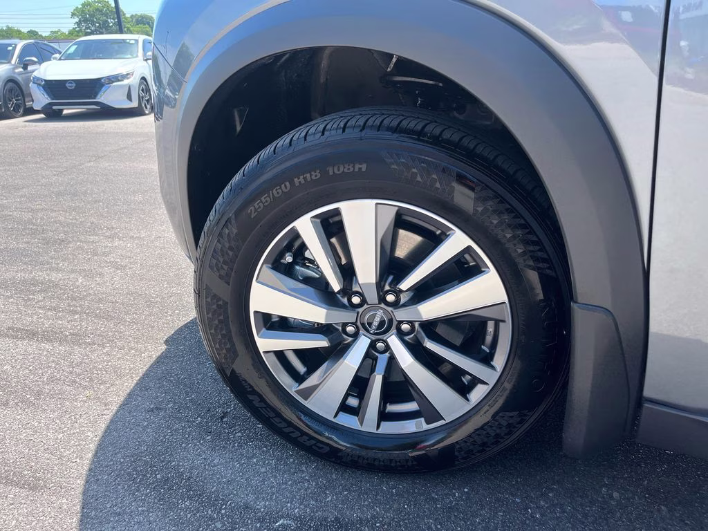 2025 Gun Metallic Nissan Pathfinder SL 4X4 SUV