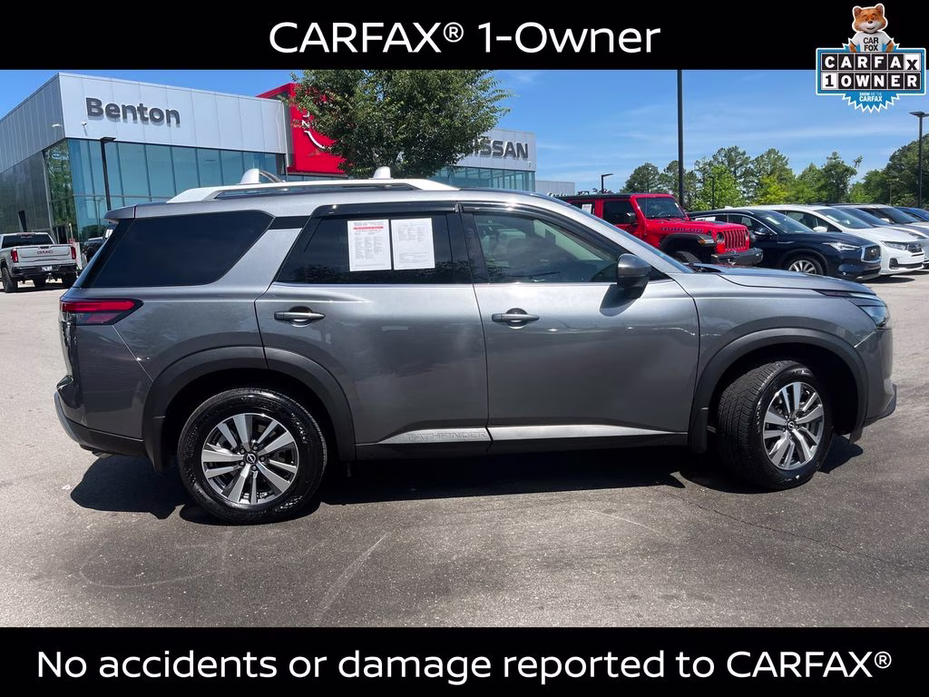 2025 Gun Metallic Nissan Pathfinder SL 4X4 SUV