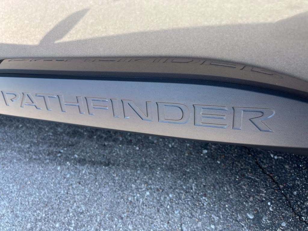 2025 Gun Metallic Nissan Pathfinder SL 4X4 SUV
