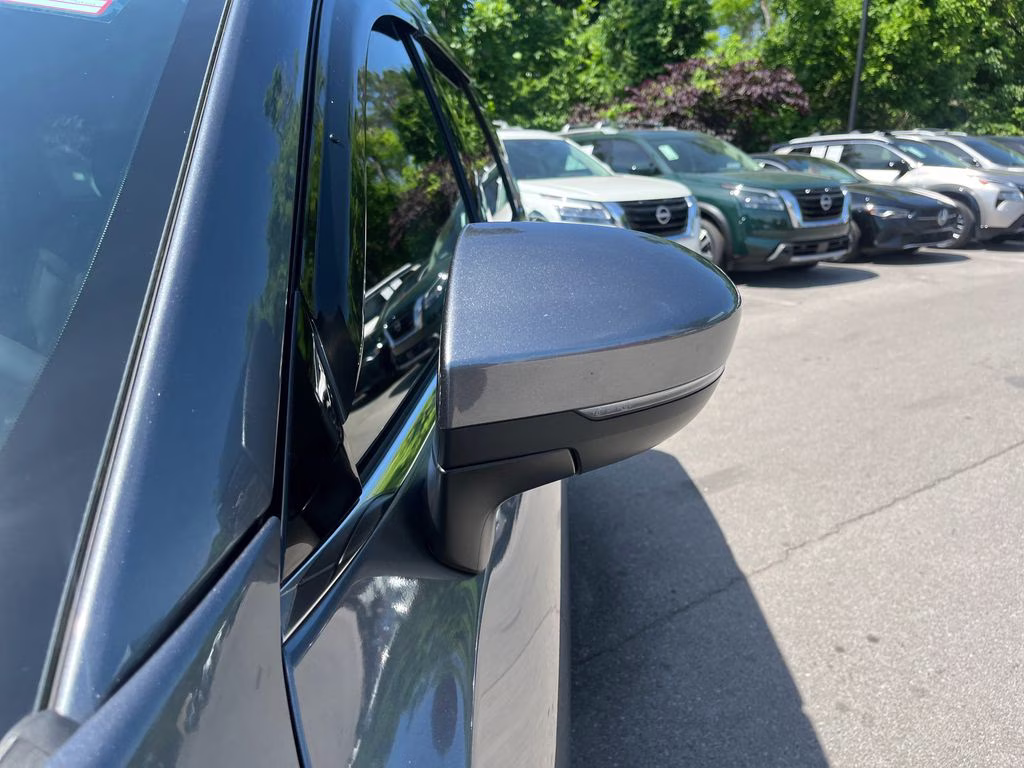 2025 Gun Metallic Nissan Pathfinder SL 4X4 SUV