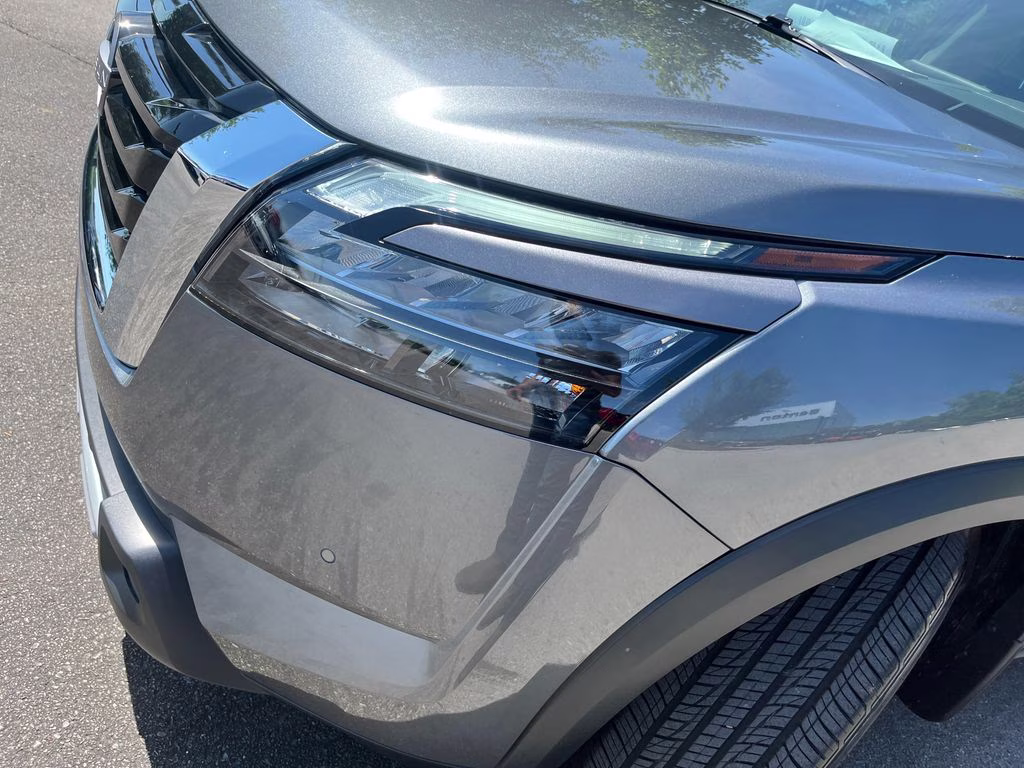 2025 Gun Metallic Nissan Pathfinder SL 4X4 SUV