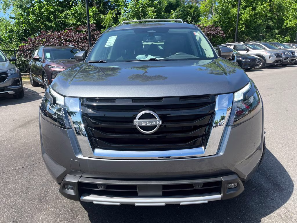 2025 Gun Metallic Nissan Pathfinder SL 4X4 SUV
