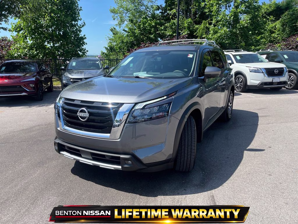 2025 Gun Metallic Nissan Pathfinder SL 4X4 SUV