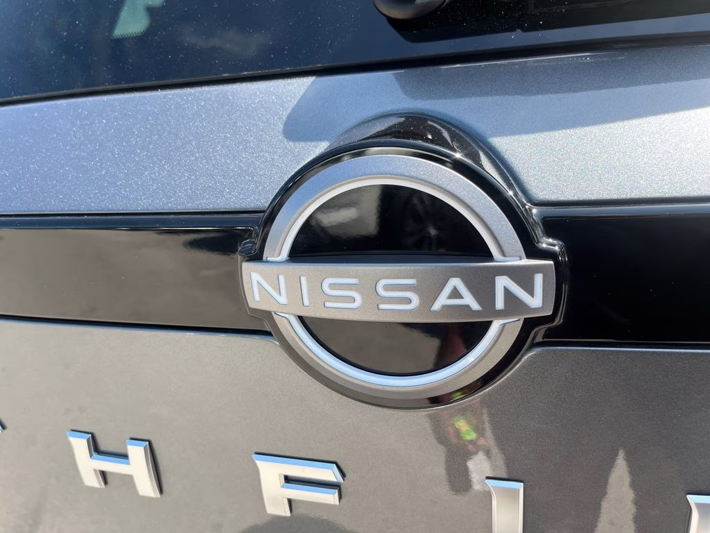 2025 Gun Metallic Nissan Pathfinder SL 4X4 SUV