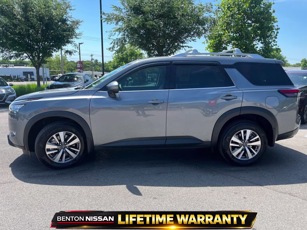 2025 Gun Metallic Nissan Pathfinder SL 4X4 SUV
