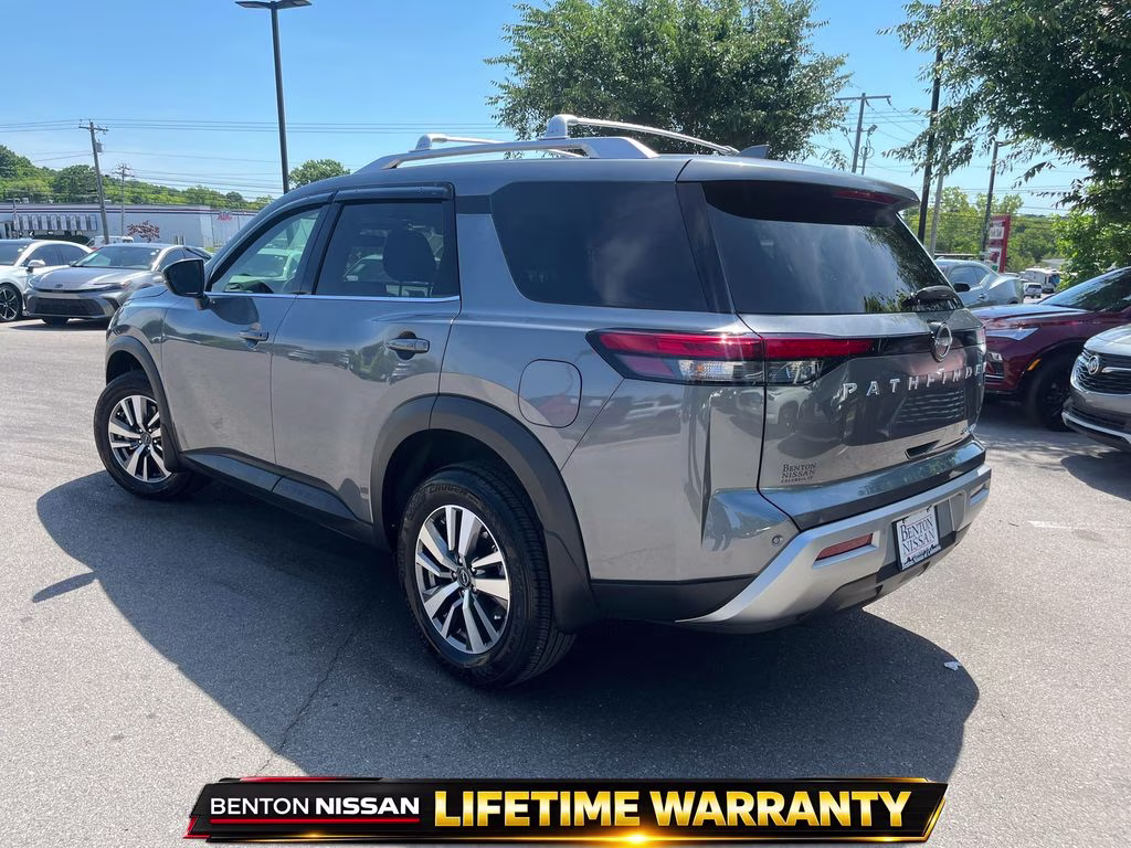2025 Gun Metallic Nissan Pathfinder SL 4X4 SUV