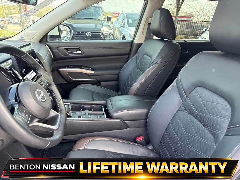 2024 Pearl White Tricoat Nissan Pathfinder Platinum FWD SUV