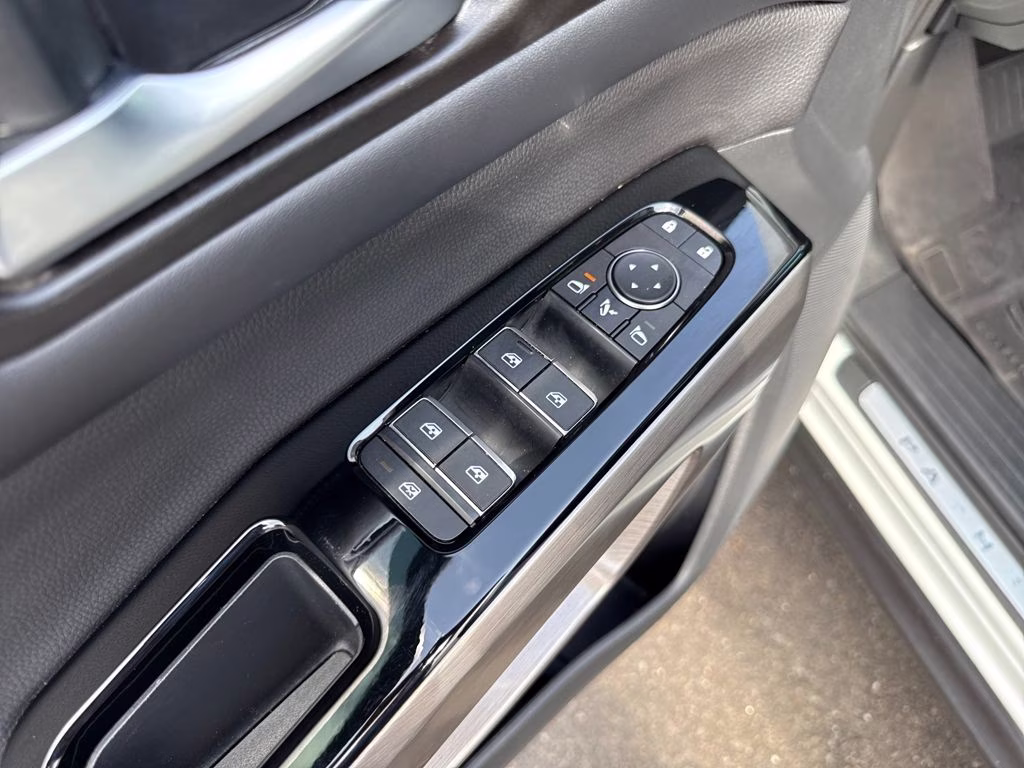 2024 Pearl White Tricoat Nissan Pathfinder Platinum FWD SUV