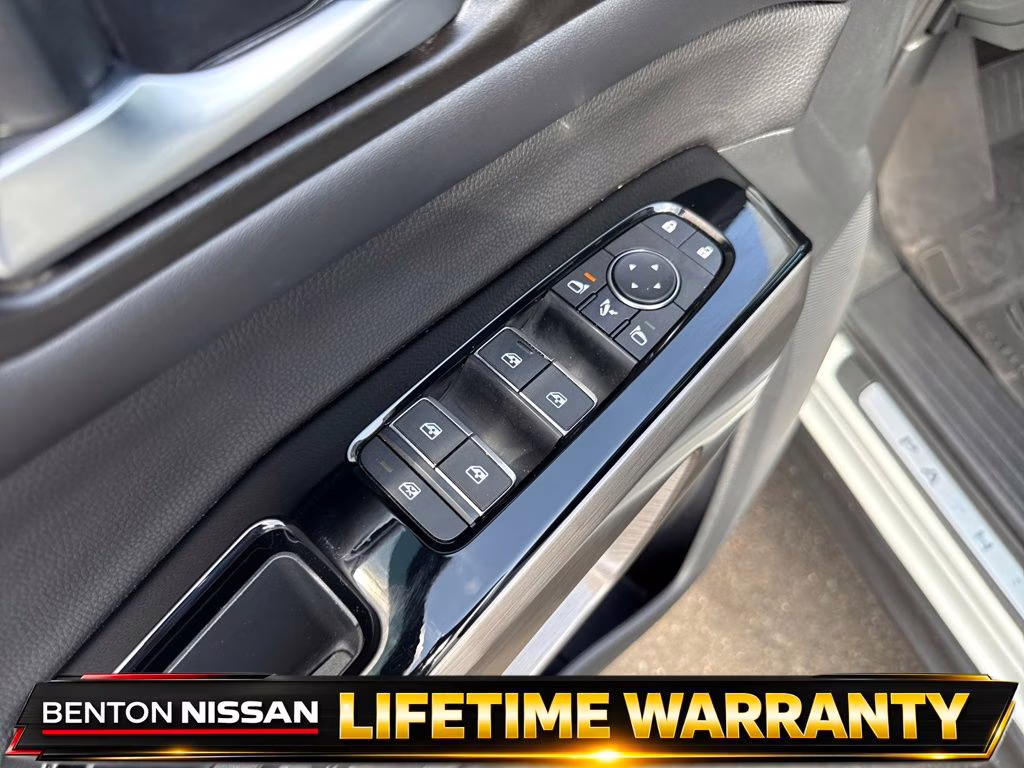 2024 Pearl White Tricoat Nissan Pathfinder Platinum FWD SUV