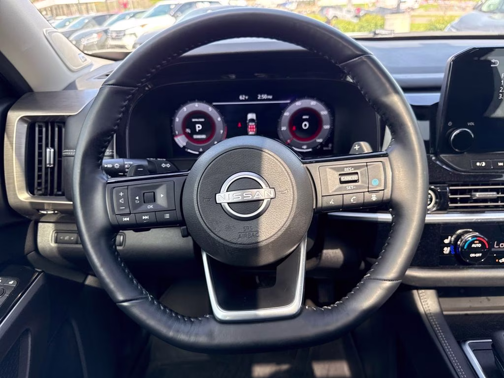 2024 Pearl White Tricoat Nissan Pathfinder Platinum FWD SUV