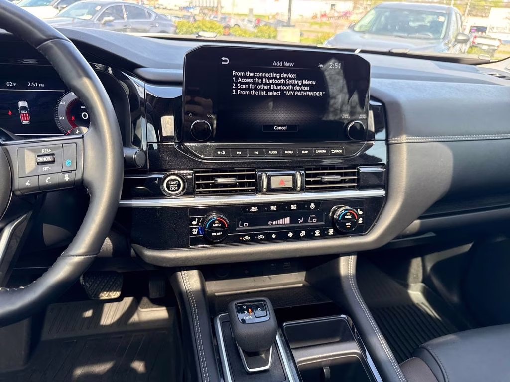 2024 Pearl White Tricoat Nissan Pathfinder Platinum FWD SUV