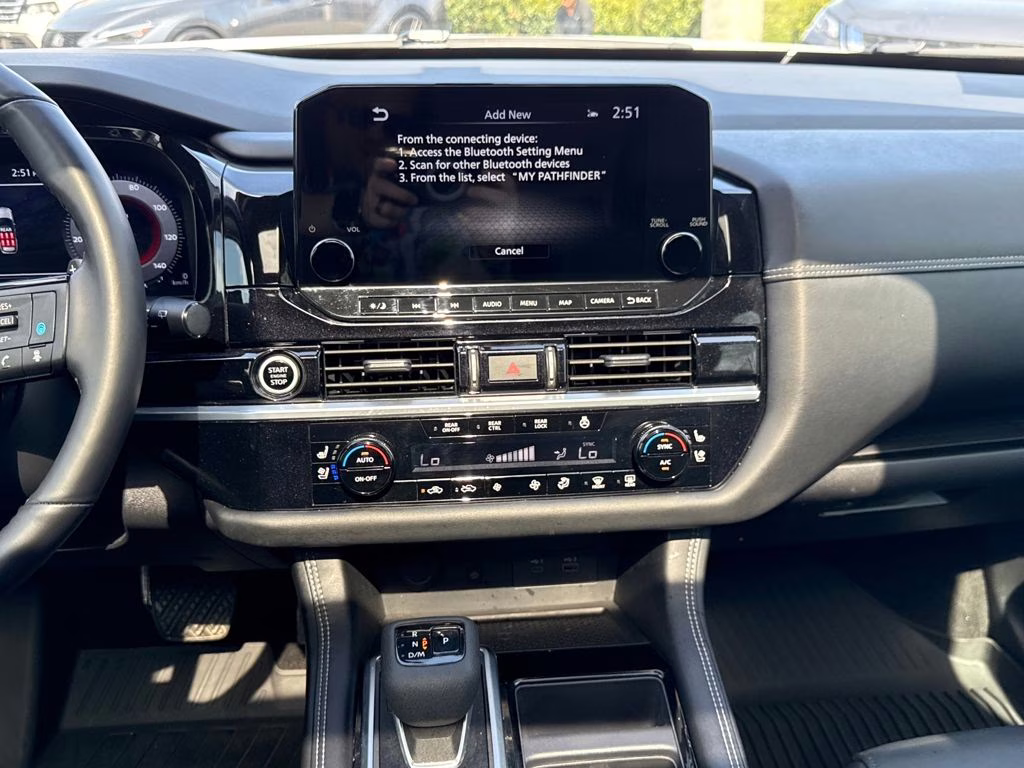 2024 Pearl White Tricoat Nissan Pathfinder Platinum FWD SUV