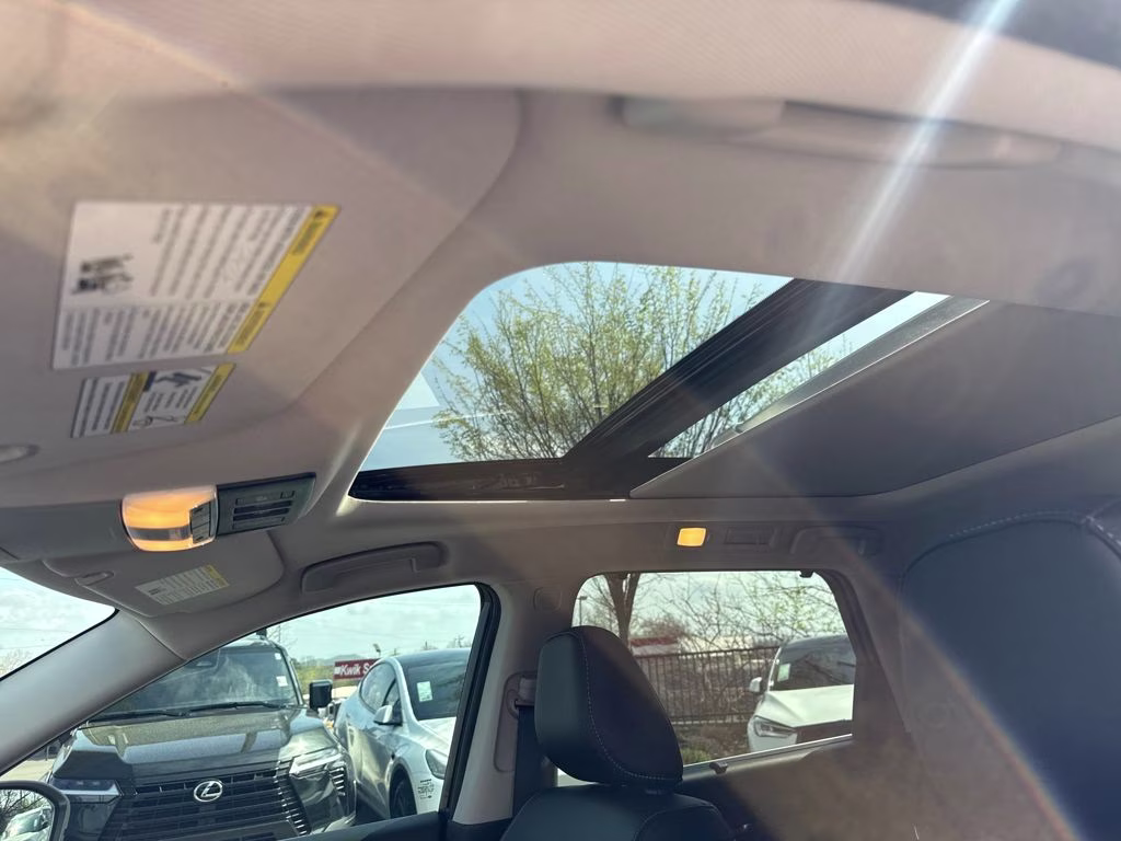 2024 Pearl White Tricoat Nissan Pathfinder Platinum FWD SUV