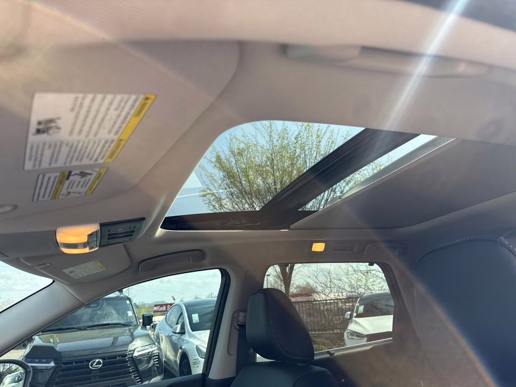 2024 Pearl White Tricoat Nissan Pathfinder Platinum FWD SUV