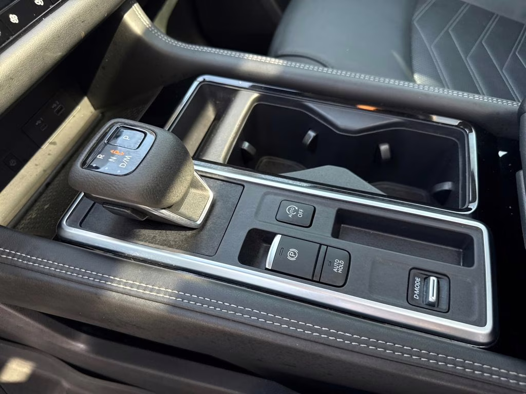 2024 Pearl White Tricoat Nissan Pathfinder Platinum FWD SUV