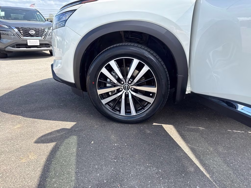 2024 Pearl White Tricoat Nissan Pathfinder Platinum FWD SUV