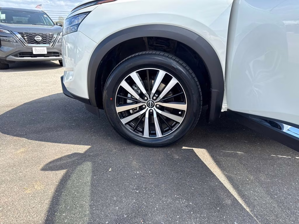 2024 Pearl White Tricoat Nissan Pathfinder Platinum FWD SUV