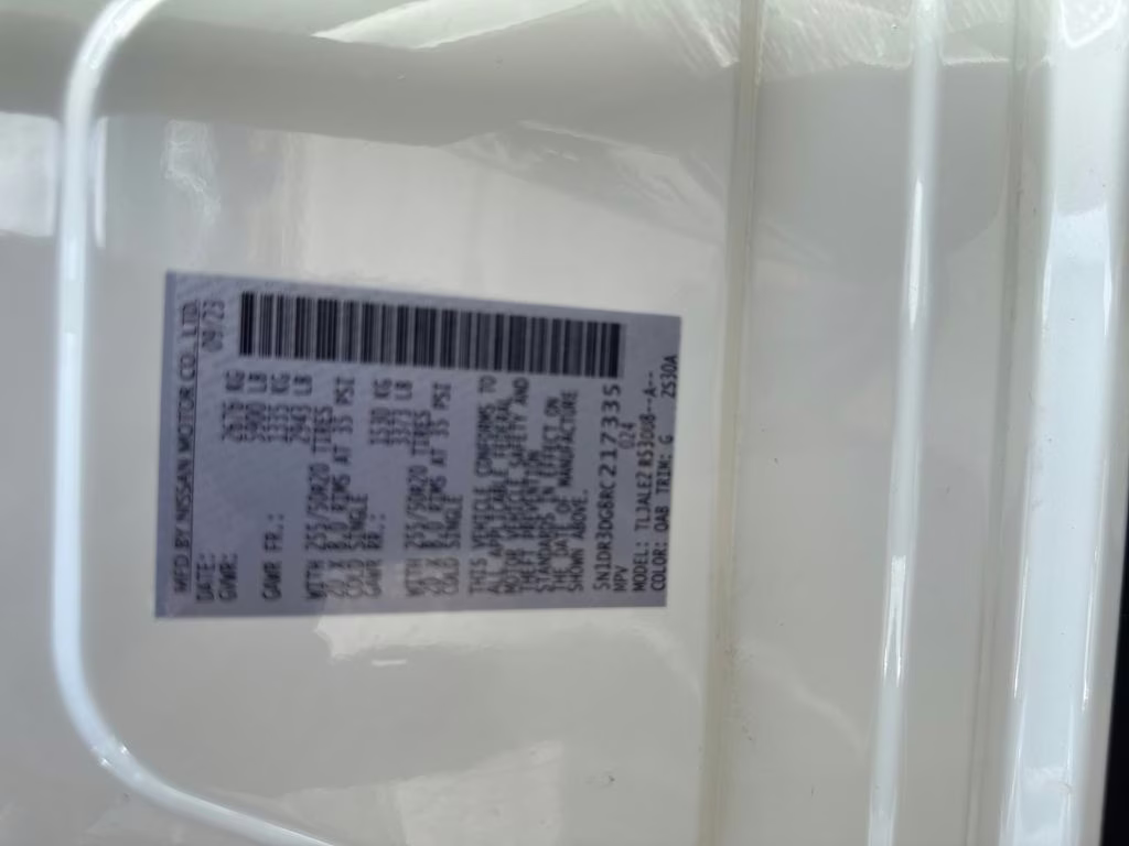 2024 Pearl White Tricoat Nissan Pathfinder Platinum FWD SUV