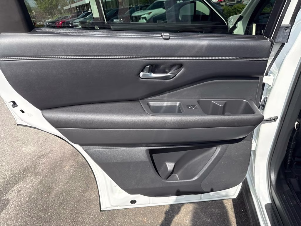 2024 Pearl White Tricoat Nissan Pathfinder Platinum FWD SUV