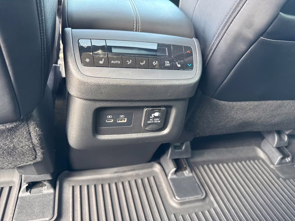 2024 Pearl White Tricoat Nissan Pathfinder Platinum FWD SUV