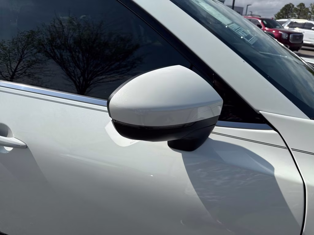 2024 Pearl White Tricoat Nissan Pathfinder Platinum FWD SUV