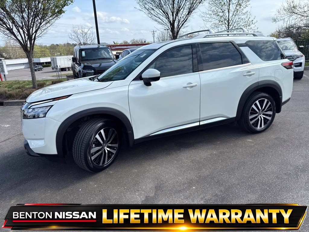 2024 Pearl White Tricoat Nissan Pathfinder Platinum FWD SUV