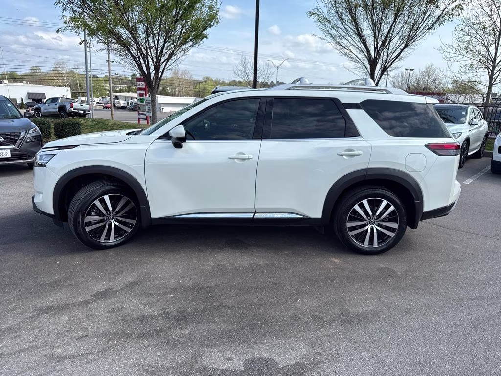 2024 Pearl White Tricoat Nissan Pathfinder Platinum FWD SUV