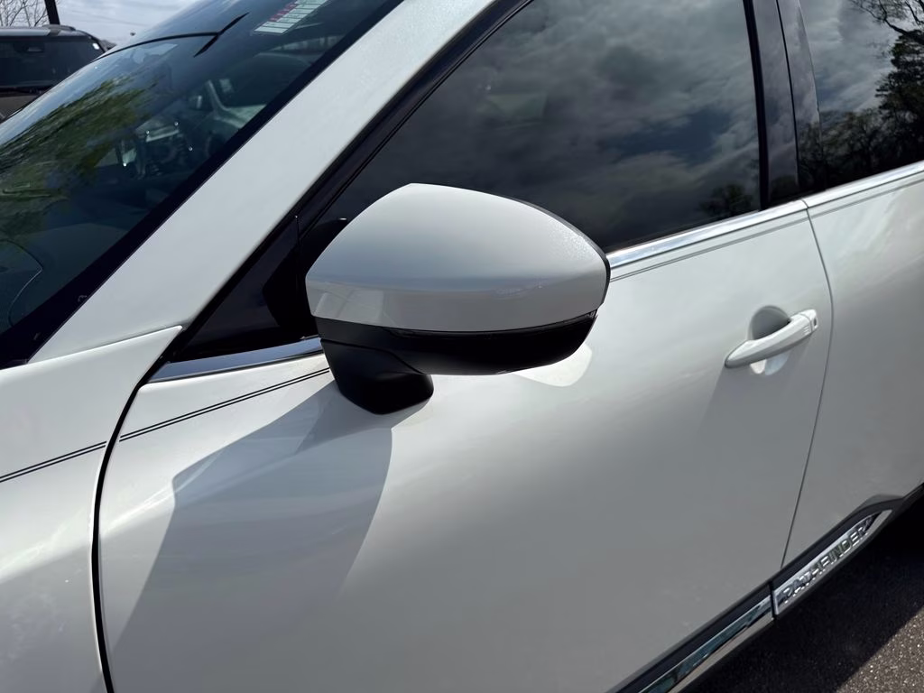 2024 Pearl White Tricoat Nissan Pathfinder Platinum FWD SUV