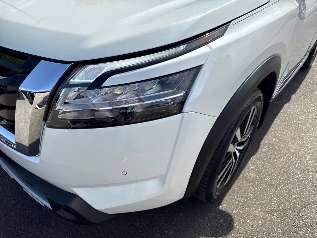 2024 Pearl White Tricoat Nissan Pathfinder Platinum FWD SUV