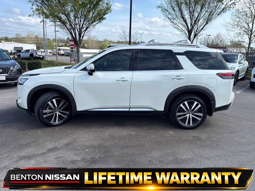 2024 Pearl White Tricoat Nissan Pathfinder Platinum FWD SUV